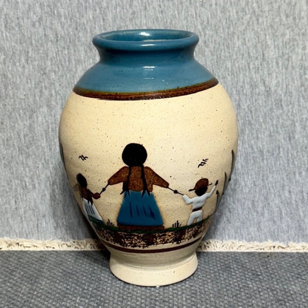 Vtg Hand Painted Mexican Folk Art Pottery Vase Blue Rim Southwestern Mexico 7in